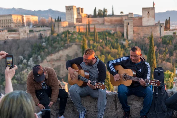 Granada Hiszpania Luty 2022 Grupa Cygańskich Muzyków Wykonujących Sztukę Flamenco — Zdjęcie stockowe