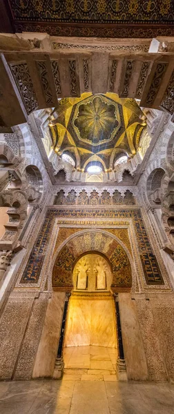 コルドバ スペイン 2022年2月25日 コルドバの壮大なモスクからのインテリアビューと装飾的な詳細 現在のスペイン アンダルシア州メスキータ大聖堂 — ストック写真