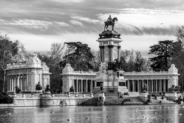 Monument Alphonse Xii Est Situé Dans Parc Buen Retiro Madrid — Photo