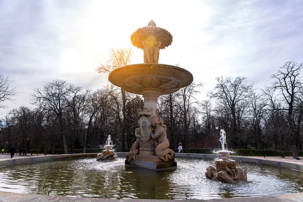 Фонтан Кам Яними Скульптурами Парку Ретіро Великому Міському Парку Мадриді — стокове фото