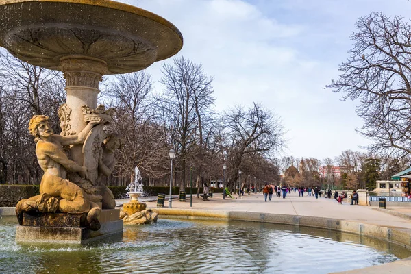 Fountain Stone Sculptures Retiro Park Large Urban Park Madrid Spain — Stockfoto