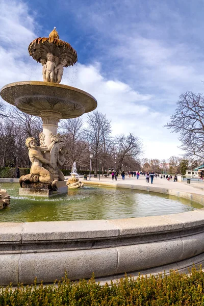 Fountain Stone Sculptures Retiro Park Large Urban Park Madrid Spain — Fotografia de Stock