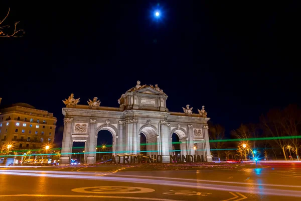 Die Puerta Alcala Ist Ein Neoklassisches Tor Auf Der Plaza — Stockfoto