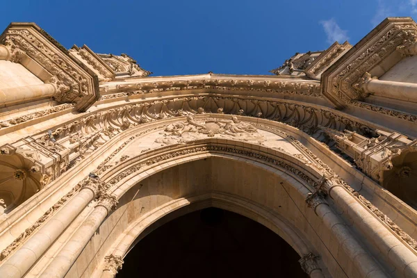 2022年1月21日フランス オルレアン フランス オルレアンのサント クロワ大聖堂のファサードの装飾的な建築の詳細 — ストック写真