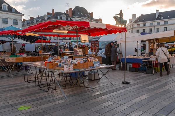 Orleans Francie Jan 2022 Prodejci Prodávají Potraviny Ovoce Vinobraní Atd — Stock fotografie
