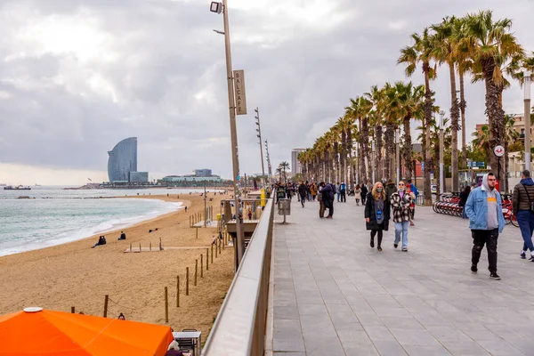 Barcelona Spain Feb 2022 Buildings People Barceloneta Beach Ciutat Vella — Stock Photo, Image