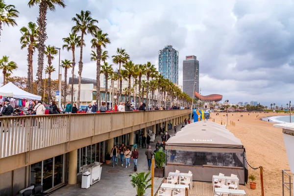 Barcelona Španělsko Feb 2022 Budovy Lidé Podél Pláže Barceloneta Barcelonské — Stock fotografie