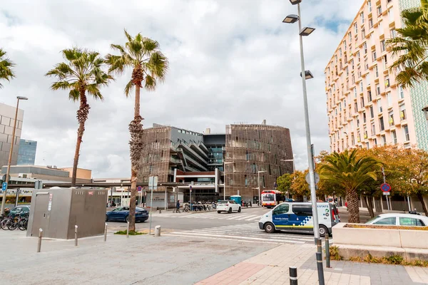 Barcelona Spanje Feb 2022 Gebouwen Mensen Langs Het Strand Van — Stockfoto