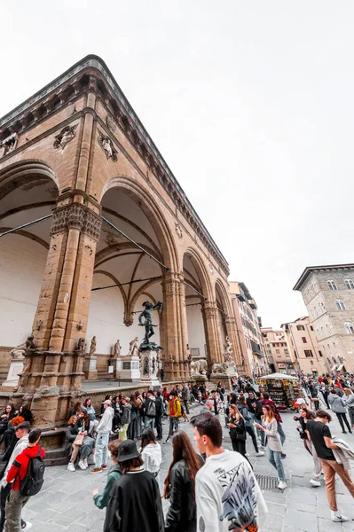 意大利佛罗伦萨 2022年4月6日 位于意大利佛罗伦萨 毗邻乌菲齐画廊的罗吉亚广场 Loggia Dei Lanzi 的雕塑 — 图库照片
