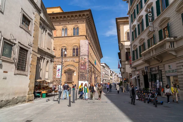意大利佛罗伦萨 2022年4月6日 意大利托斯卡纳佛罗伦萨典型的建筑和街道景观 — 图库照片