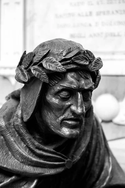 Florencie Itálie Dubna 2022 Bronzová Socha Dante Alighieriho Legendárního Italského — Stock fotografie