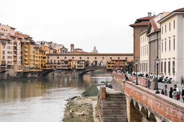 Florencja Włochy Kwietnia 2022 Budynek Historyczne Budowle Wokół Rzeki Arno — Zdjęcie stockowe