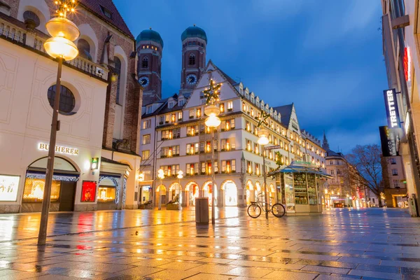 stock image Munich, Germany - DEC 25, 2021: Night view from Marienplatz illuminated with christmas lights during Christmas 2021. Marienplatz is the main historical square of the Bavarian capital.