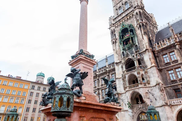 Munich Alemania Diciembre 2021 Columna Virgen María Mariensaule Famosa Plaza —  Fotos de Stock