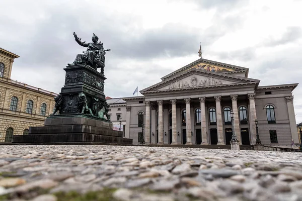ミュンヘン ドイツ 2021年12月25日 バイエルン国立劇場とオペラの建物は ミュンヘン中央部のマックス ジョセフ広場にあり マクシミリアン ジョセフ王にちなんで名付けられました — ストック写真