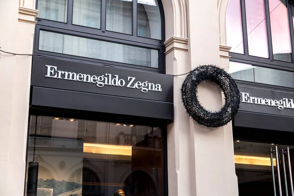 Dec 2021 Ermenegildo Zegna 브랜드 막시밀리안 막시밀리안 거리에 입구에 — 스톡 사진