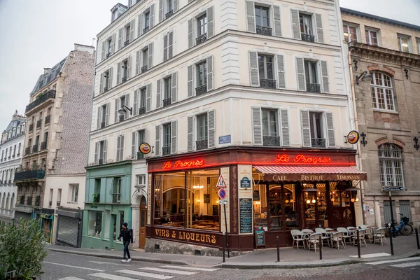 París Francia Enero 2022 Café Típico Parisino Con Asientos Exteriores —  Fotos de Stock