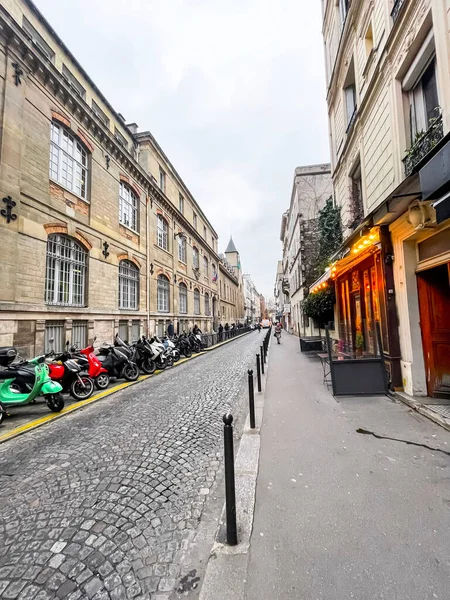 Paryż Francja Stycznia 2022 Widok Ulicę Montmartre Jednej Najbardziej Tętniących — Zdjęcie stockowe