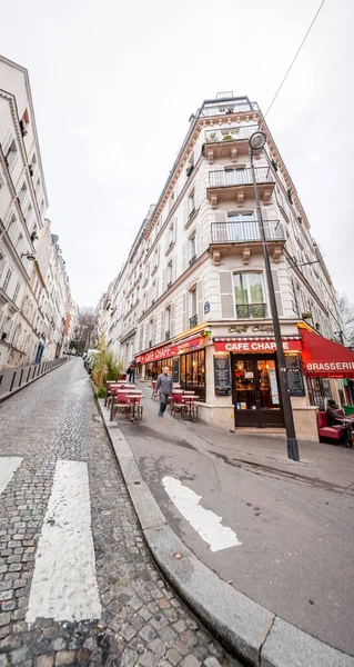 フランス 2022年1月19日 フランスの首都パリからの一般的な通りの景色 典型的なフランス建築と都市景観 — ストック写真