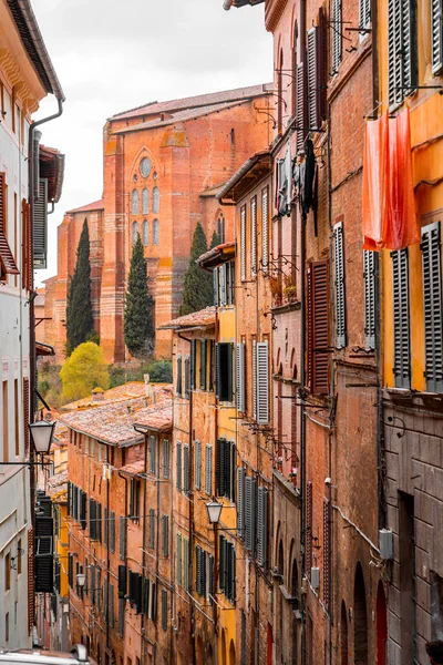 Общая Архитектура Вид Улицу Исторического Итальянского Города Сиена Тоскане — стоковое фото