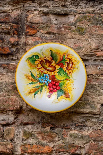Typical Handicraft Product Hand Painted Plates Hanging Wall Souvenir Shop — Foto de Stock