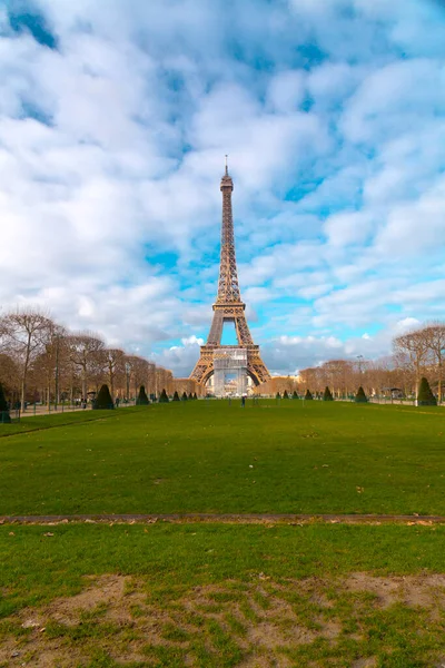 Den Ikoniska Eiffeltornet Solig Vinterdag Smidesjärn Gitter Torn Champ Mars — Stockfoto