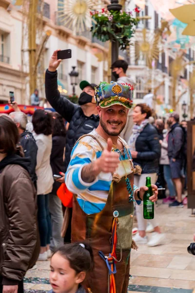 Malaga Spain Feb 2022 People Celebrating Malaga Carnival Costumes Confettis — Fotografia de Stock