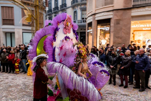 Malaga Spain Feb 2022 People Celebrating Malaga Carnival Costumes Confettis — Fotografia de Stock