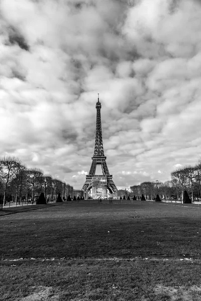 Ikonikus Eiffel Torony Kovácsoltvas Rácstorony Melyet Gustave Eiffel Tervezett Párizsi — Stock Fotó