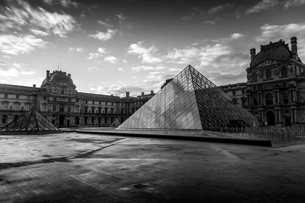 Paris France Jan 2022 Glass Pyramid Louvre Museum Main Entrance — Φωτογραφία Αρχείου