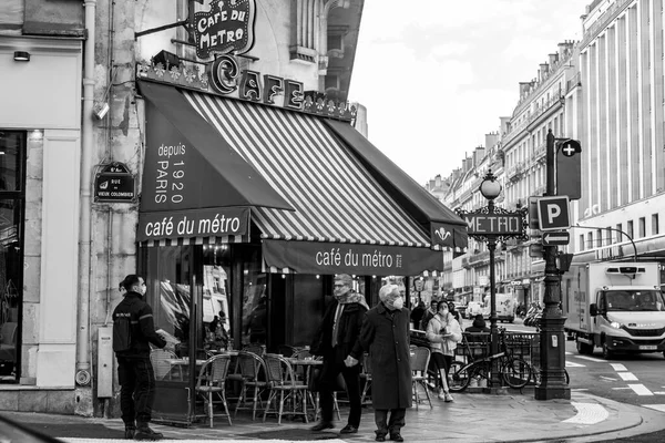Paryż Francja Stycznia 2022 Ogólny Widok Ulicę Paryża Stolicy Francji — Zdjęcie stockowe