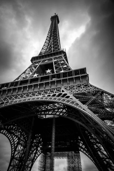 Jan 2022年 由法国 马尔斯广场上的古斯塔夫 埃菲尔设计的标志性的埃菲尔铁塔的细节 — 图库照片