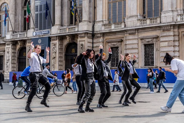 Turin Italy March 2022 Group Young People Performing Dancing Choreography — Zdjęcie stockowe