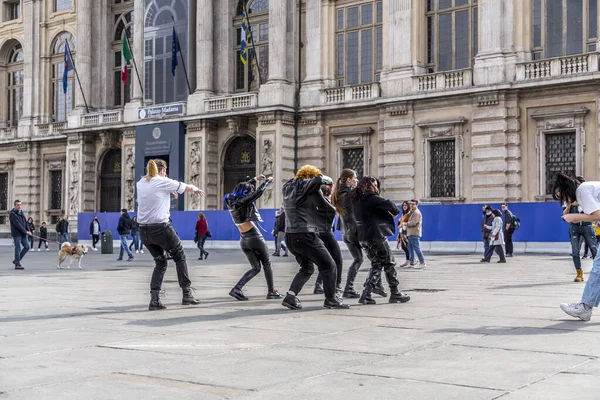 Turin Italy March 2022 Group Young People Performing Dancing Choreography — Zdjęcie stockowe