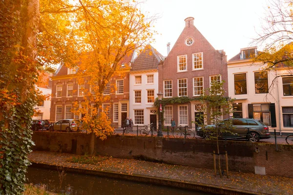 Utrecht Lgo 2021 Traditionele Nederlandse Gebouwen Straatzicht Rond Prachtige Grachten — Stockfoto