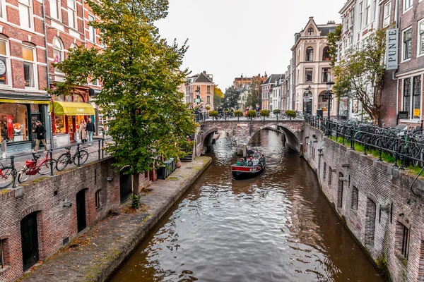 Utrecht Lgo 2021 Traditionele Nederlandse Gebouwen Straatzicht Rond Prachtige Grachten — Stockfoto