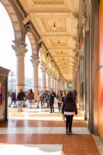 意大利米兰 2022年3月29日 埃曼努埃莱二世画廊 Galleria Vittorio Emanuele 是意大利历史最悠久的购物中心 也是米兰的一个重要地标 以意大利第一位国王的名字命名 — 图库照片
