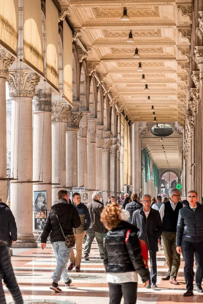 意大利米兰 2022年3月29日 埃曼努埃莱二世画廊 Galleria Vittorio Emanuele 是意大利历史最悠久的购物中心 也是米兰的一个重要地标 以意大利第一位国王的名字命名 — 图库照片