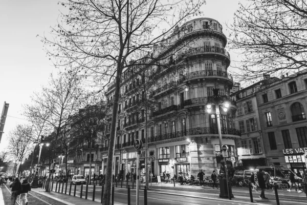 Marseille Frankreich Januar 2022 Typische Französische Gebäude Und Menschen Die — Stockfoto