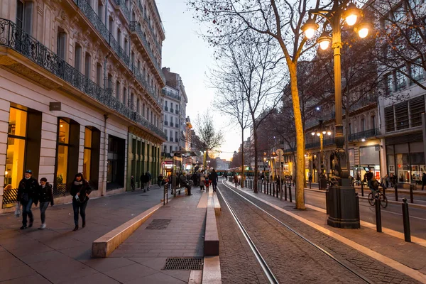 프랑스 마르세유 2022 전형적 프랑스 사람들 프랑스 마르세유에서 붐비는 거리중 — 스톡 사진