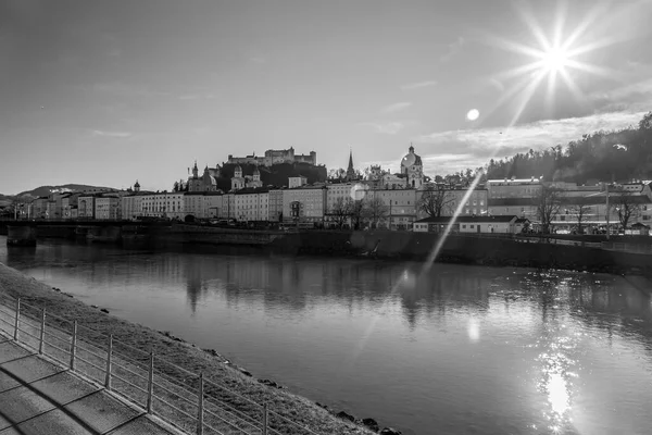 Salisburgo Austria Dicembre 2021 Vista Sulla Strada Urbana Castello Hohensalzburg — Foto Stock