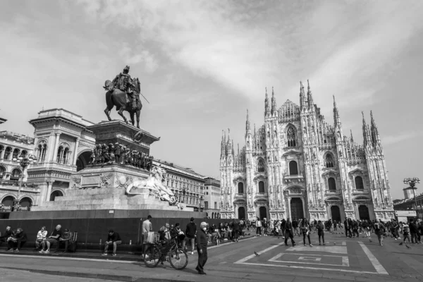 Milan Italy March 2022 People Walking Historic Buildings Duomo Square — Stock fotografie