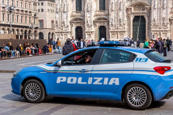 Milan Italy March 2022 Police Car Patrolling Duomo Square Piazza — Fotografia de Stock