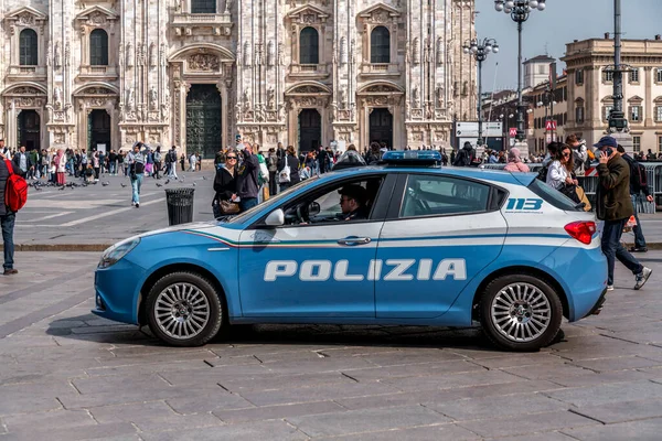 Milan Italy March 2022 Police Car Patrolling Duomo Square Piazza — Foto de Stock