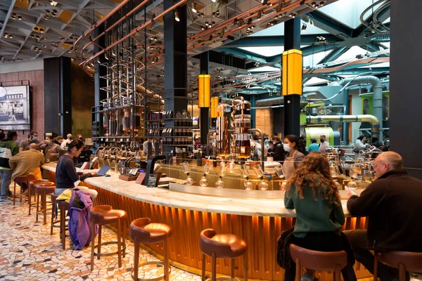 Milan Italy March 2022 Interior Starbucks Reserve Milano Roastery Located — Foto de Stock