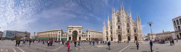 Milan Italy March 2022 People Walking Historic Buildings Duomo Square — Fotografia de Stock