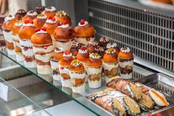 Typical Neapolitan Pastry Products Sold Local Bakery Naples Campania Italy — Fotografia de Stock