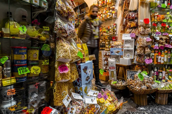 Naples Italie Avril 2022 Dei Tribunali Est Une Rue Animée — Photo