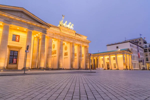 Berlin Niemcy Grudnia 2021 Słynny Punkt Orientacyjny Bramy Brandenburskiej Lub — Zdjęcie stockowe