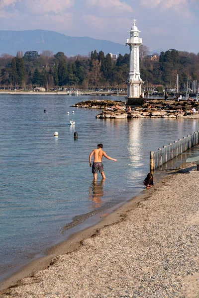 Geneva Switzerland March 2022 People Enjoying Scenic View Geneva Lake — Stock Photo, Image